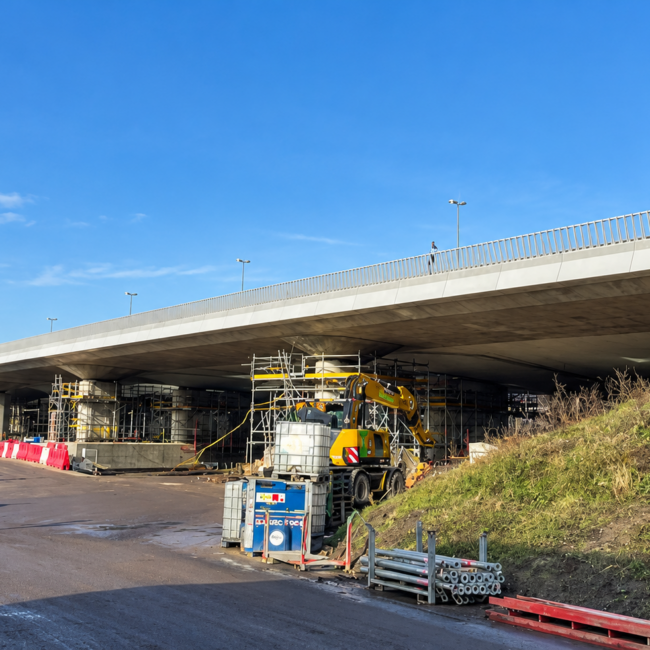 Viaduct binnen het A9 BAHO-project met composiet randelementen