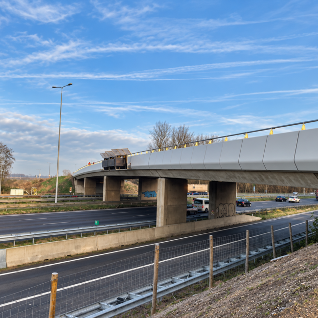 Beerpolderviaduct en fietsverbinding over de A16 in Dordrecht met composiet randelementen