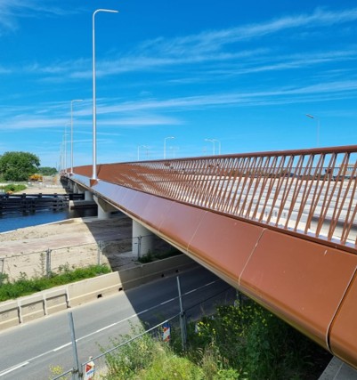 Detail van composiet randelementen bij de N206 Tjalmaweg
