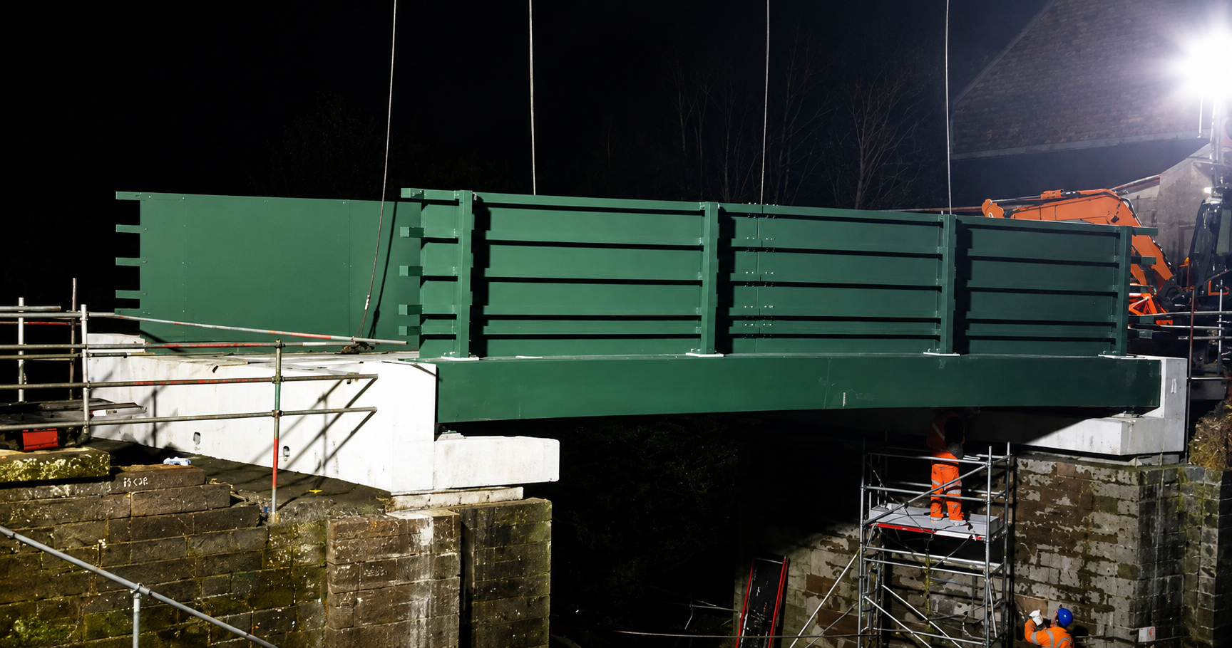 Springkells Overbridge met composiet brugconstructie boven de spoorlijn